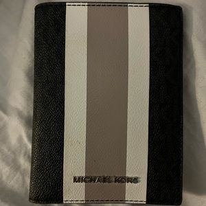 Michael Kors jet set passport holder